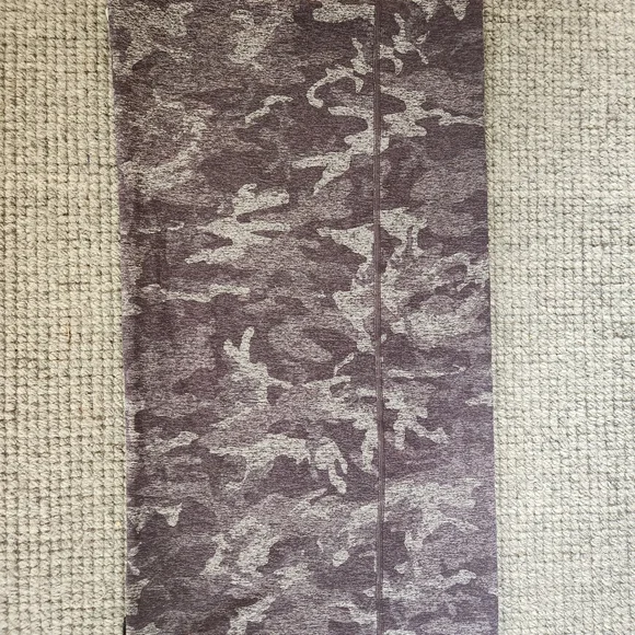 lululemon athletica Charcoal Camouflage Vinyasa Wrap - Picture 6 of 13